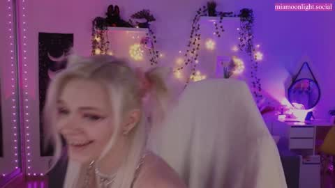 Mia   online show from January 2025 05:00:01 PM