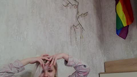 Mia   online show from February 2025 06:52:02 PM