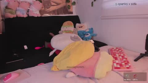 moonliight__ online show from November 2025 09:24:02 PM