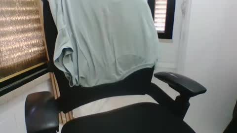 Snapshot of moonnighthugecock chatting on October 2025 10:12:02 AM moonnighthugecock online show from October 2025 10:12:02 AM