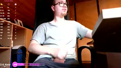 Snapshot of moonsexguy chatting on June 2026 07:13:01 AM Flo online show from June 2026 07:13:01 AM