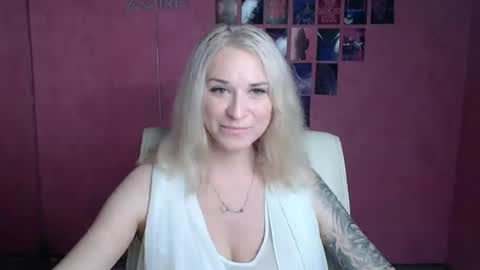 Snapshot of moonsusanna chatting on July 2026 11:27:02 AM Susanna online show from July 2026 11:27:02 AM