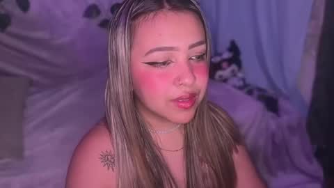 Snapshot of moonxxvelvet chatting on March 2026 01:01:02 AM moonxxvelvet online show from March 2026 01:01:02 AM