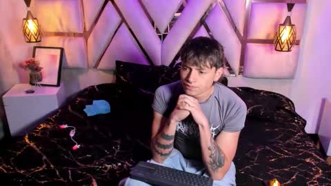 Moon Y Demian online show from December 2025 11:17:01 AM