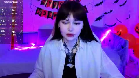 Morana online show from November 2025 02:02:02 AM