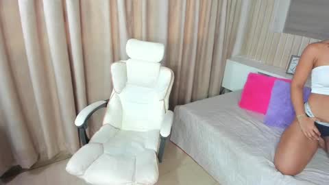 Snapshot of morena_divine chatting on April 2026 08:00:02 PM Morene online show from April 2026 08:00:02 PM