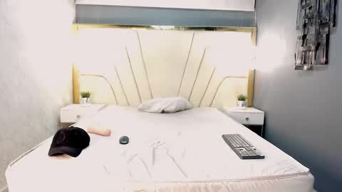 Mmorenito online show from October 2025 06:51:02 PM