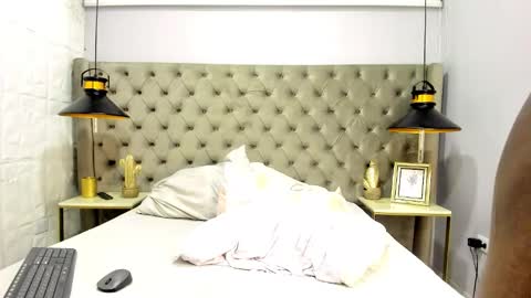 Mmorenito online show from October 2025 07:16:01 PM