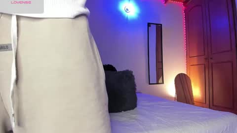 morenosiam online show from October 2025 12:42:01 AM