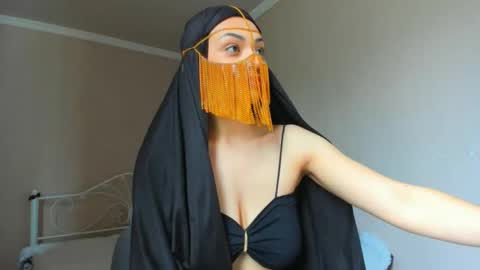 Snapshot of moroccan_diamond_ chatting on May 2026 08:32:02 AM Medina online show from May 2026 08:32:02 AM