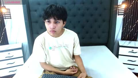 Snapshot of mortelle_ chatting on November 2025 01:24:03 PM MORTELLE online show from November 2025 01:24:03 PM