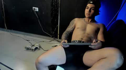 Snapshot of mr_maximo chatting on October 2025 06:46:02 PM mr_maximo online show from October 2025 06:46:02 PM