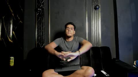 Snapshot of mr_maximo chatting on November 2025 11:15:01 PM mr_maximo online show from November 2025 11:15:01 PM