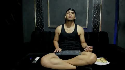 Snapshot of mr_maximo chatting on November 2025 03:17:02 AM mr_maximo online show from November 2025 03:17:02 AM