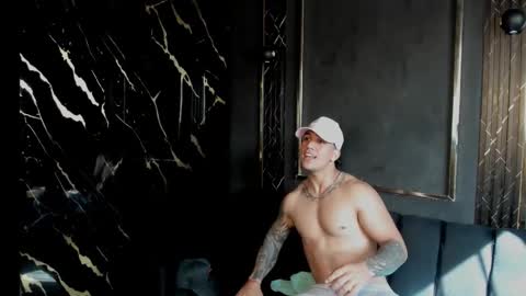 Snapshot of mr_maximo chatting on November 2025 07:25:02 PM mr_maximo online show from November 2025 07:25:02 PM