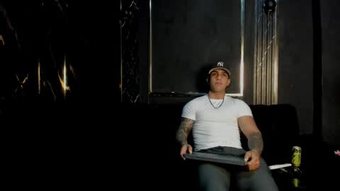 Snapshot of mr_maximo chatting on December 2025 01:35:02 AM mr_maximo online show from December 2025 01:35:02 AM