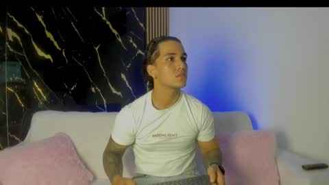 Snapshot of mr_maximo chatting on April 2026 02:14:01 AM mr_maximo online show from April 2026 02:14:01 AM