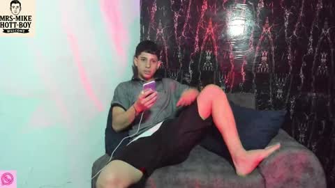 Snapshot of mr_mikehott_8 chatting on December 2025 03:45:02 AM mr_mikehott_8 online show from December 2025 03:45:02 AM