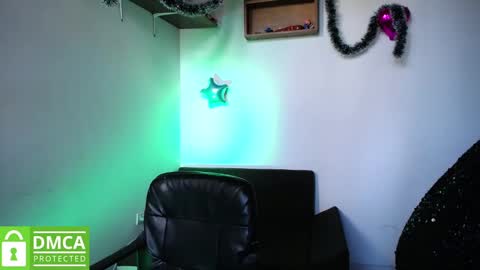 Snapshot of mr_mrscurie chatting on December 2024 08:45:02 PM Mr Mrs Curie online show from December 2024 08:45:02 PM