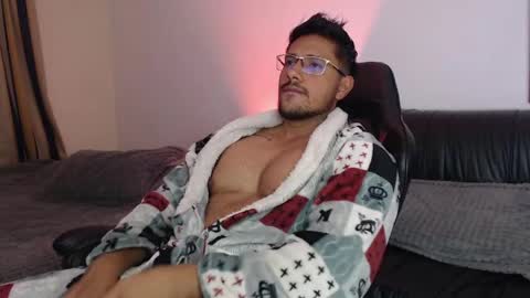 Snapshot of mr_real_aaron chatting on June 2026 09:26:01 AM AARON online show from June 2026 09:26:01 AM