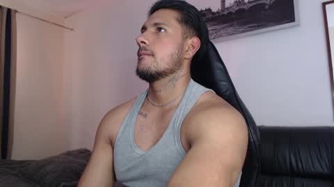 Snapshot of mr_real_aaron chatting on June 2026 08:42:02 PM AARON online show from June 2026 08:42:02 PM