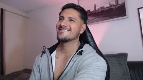 Snapshot of mr_real_aaron chatting on June 2026 03:30:02 AM AARON online show from June 2026 03:30:02 AM