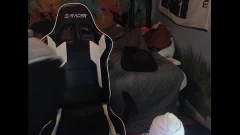 Snapshot of mr_strawberry chatting on November 2025 10:48:01 AM mr_strawberry online show from November 2025 10:48:01 AM