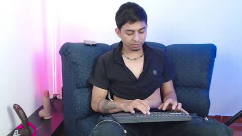 Snapshot of mralpha_latino chatting on April 2026 04:59:01 AM Alpha LATINO online show from April 2026 04:59:01 AM