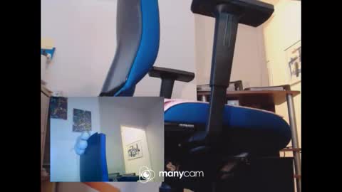 MrJohnsen1975 online show from April 2026 06:43:01 PM