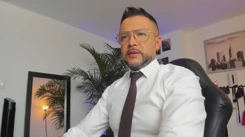 MrFrank. online show from January 2025 01:11:01 PM