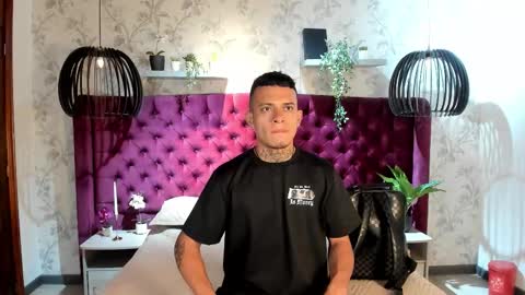 mrjustin_ online show from November 2025 08:25:02 PM