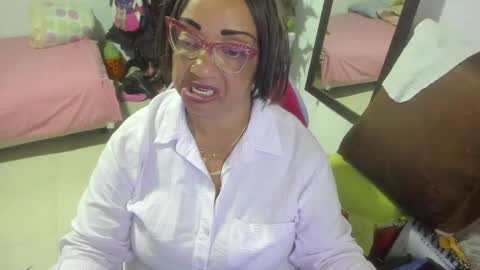 Snapshot of mrs_mommy chatting on January 2025 09:54:01 PM mrs_mommy online show from January 2025 09:54:01 PM