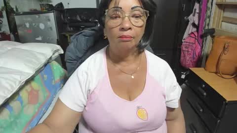 Snapshot of mrs_mommy chatting on October 2025 11:01:02 PM mrs_mommy online show from October 2025 11:01:02 PM