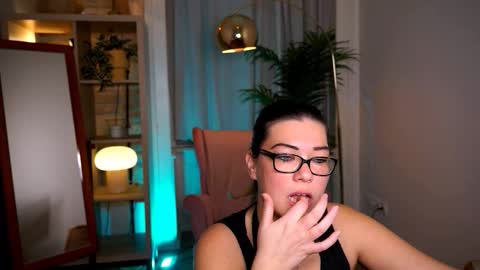 Tamara online show from November 2025 06:54:01 PM