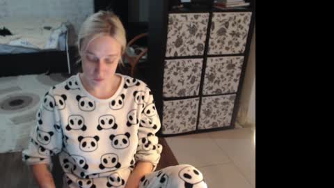 Snapshot of mrsluck chatting on June 2026 10:27:02 AM Sasha online show from June 2026 10:27:02 AM