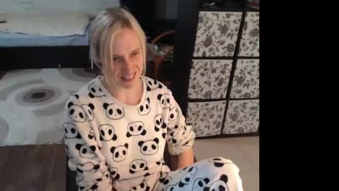 Snapshot of mrsluck chatting on June 2026 12:48:02 PM Sasha online show from June 2026 12:48:02 PM