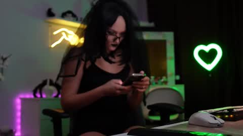 Snapshot of mrstenderbeast chatting on November 2025 05:03:02 PM YOUR OWNER online show from November 2025 05:03:02 PM