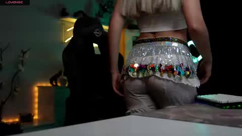 Snapshot of mrstenderbeast chatting on November 2025 04:06:01 PM YOUR OWNER online show from November 2025 04:06:01 PM