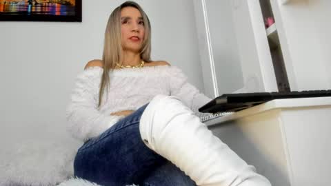 Snapshot of ms_lunarose chatting on June 2026 01:58:02 AM ms_lunarose online show from June 2026 01:58:02 AM