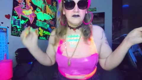 Cunty Luxxe online show from October 2025 10:16:02 AM