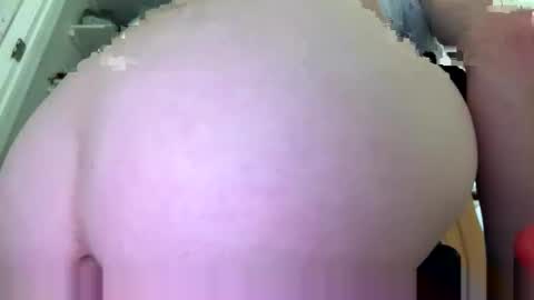 msfreckles92 online show from April 2026 04:35:02 PM