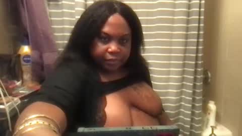 Snapshot of msjonemillion chatting on December 2024 02:19:02 AM Chocolate Candy Stick online show from December 2024 02:19:02 AM