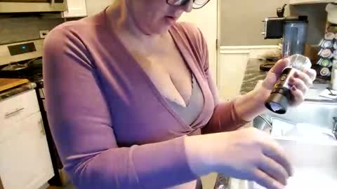 Snapshot of msmomy69 chatting on December 2025 03:27:02 PM msmomy69 online show from December 2025 03:27:02 PM