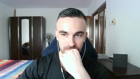 Snapshot of mu5clemania chatting on November 2025 09:53:01 AM Victor online show from November 2025 09:53:01 AM