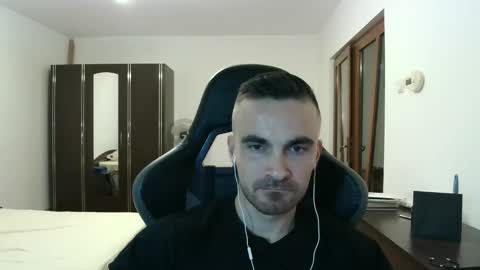 Snapshot of mu5clemania chatting on November 2025 06:40:01 PM Victor online show from November 2025 06:40:01 PM