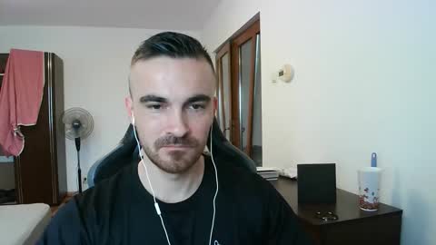 Snapshot of mu5clemania chatting on November 2025 08:50:02 AM Victor online show from November 2025 08:50:02 AM