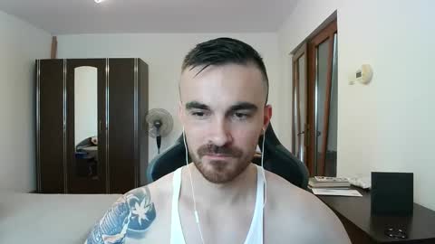 Snapshot of mu5clemania chatting on December 2025 11:15:01 AM Victor online show from December 2025 11:15:01 AM