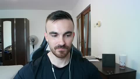 Snapshot of mu5clemania chatting on December 2025 11:19:01 AM Victor online show from December 2025 11:19:01 AM