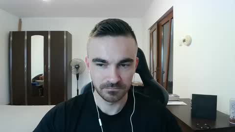 Snapshot of mu5clemania chatting on December 2025 09:03:01 AM Victor online show from December 2025 09:03:01 AM