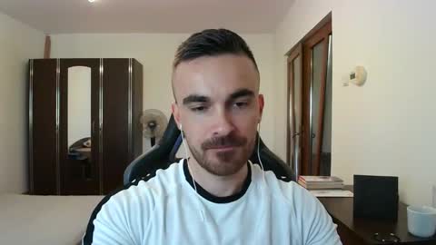 Snapshot of mu5clemania chatting on December 2025 01:26:01 PM Victor online show from December 2025 01:26:01 PM